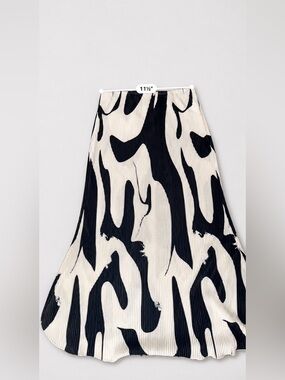 SHEIN Black & White Abstract Pleated Maxi Skirt